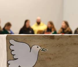 Zusammensein in der Kleinen Kirche