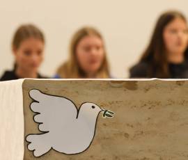 Zusammensein in der Kleinen Kirche